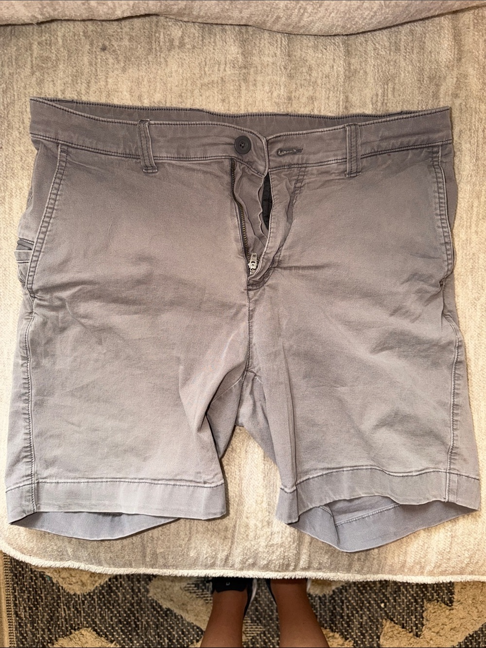Roundtree & Yorke Trim Fit 7” Chino Shorts